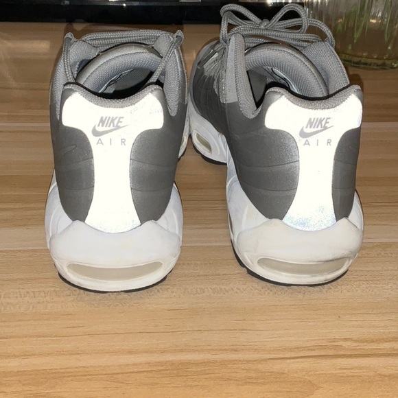 NIKE SIZE 9 - Picture 4 of 8